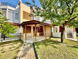 ✨akçay Ay Emlak'tan✨pelitköy'de Deniz Manzaralı Geniş Kullanışlı Teraslı Satılık 3+1 Müstakil Villa