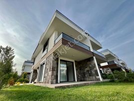 ✨akçay Ay Emlak'tan✨pelitköy'de Denize Sıfır Butik Sitede Yüzme Havuzlu Satılık 1+1 Lüks Daire