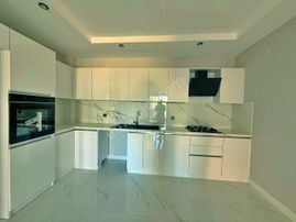 Uytundan Akçay-güre Arasında Havuzlu Ultralüks 1+1 Daire