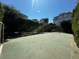 Kuşadası Marinaya 5 Dakika Yürüme Mesafesinde Geniş Teraslı