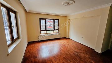 Şahintepede 3+1 İskanlı Kot-1 De Yapılı Satılık Daire