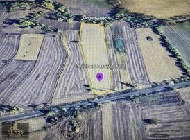 Class'tan Su Ve Elektrik Olan Satılık Yol Üzerinde Tarlamız