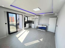 Ana Cadde'de Geniş M2 Deniz Manzaralı Masrafsız 2+1 Daire.