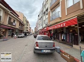 Veri'den 50 M² Pazaryeri Girişinde Kiralık Ofis / İşyeri