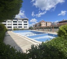 Karaca'dan Kumbağ Mah.havuzlu Site İçerisinde Kiralık 1+1 Daire