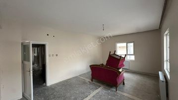 Deniz Gayrimenkul’den Yenişehir Bankalar Caddesi Arkasında Kiralık Doğalgazlı Bakımlı Ara Kat Daire