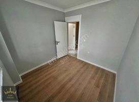 Şah'tan Menderes'de Cadde Üzeri 3+1 Full+ Sıfır Daire