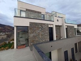 Bodrum Ortakent'te Satılık Tripleks Villa