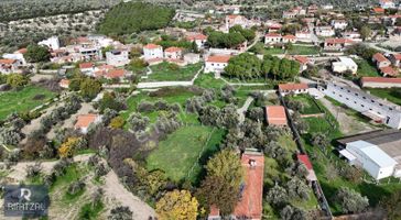 Murateli Köyünde İçinde Ev Olan %40 3 Kat İmarlı 1120 M2 Arsa