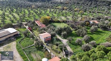 Murateli Köyünde İçinde Ev Olan %40 3 Kat İmarlı 1120 M2 Arsa