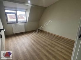 Göçmenkentte Emsalsiz Satılık 3+1 Çatı Kat Daire