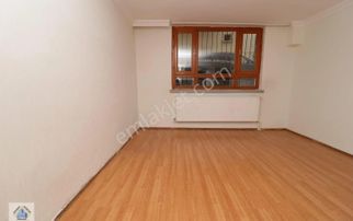 Etimesgut Atakent ’de Tren İstasyonu Yakını 3+1 Daire.