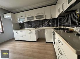 Edremitte Yürüyüş Yolu Cephe Arakat Doğalgazlı3+1 Kiralık Daire