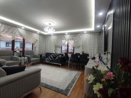 Yılmaz Gayrimenkulden 140 Metre Kare 8 Yıllık Kacırılmayacak 3+1 Fırsat Dairesi