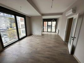 Boş... Erenköy Ethemefendi'de Balkonlu Geniş Ferah Satılık Sıfır 3+1