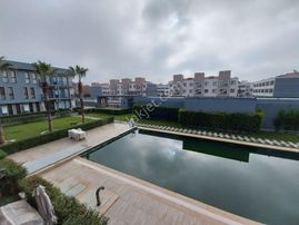 Muradiye Mahallesi'nde Karaalide Satılık Havuzlu Site İçerisinde 2+1