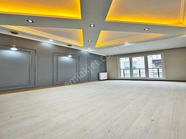 Esenyurt Üçevler Mahallesinde Ön Cephe Minimal Dekorlu Arakat Daire