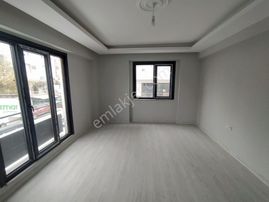 Hürriyet Çarşıya Ve Metroya Yürüme İskanlı 3+1 Arakat Lüks Daire