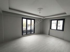 Hürriyet Çarşıya Ve Metroya Yürüme İskanlı 3+1 Arakat Lüks Daire