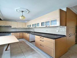 Esenyurt Güzelyurt Mahallesinde Metrobüse Çok Yakın Dubleks 3+2 Daire