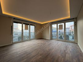 Bostancıda Minibüs Cad. Sahil Marmaraya Yakın 2+1 78 M² Net