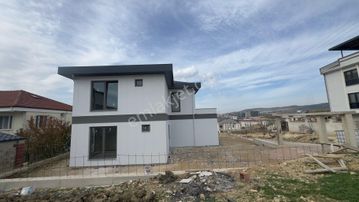 İnegöl Akhisar'da Manzaralı 4+1 Satılık Müstakil Lüks Villa