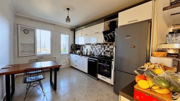 Karşıyakada Satılık Daire 3+1 Merkezi Lokasyon Ve Ferah Daire