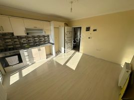 Bilgin Emlaktan Merkezde Arakat Balkonlu 2+1 Kiralık Daire