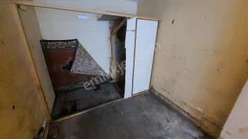 Talha Tozduman'dan Sultan Velet Caddesinde Kiralık İşyeri-depo