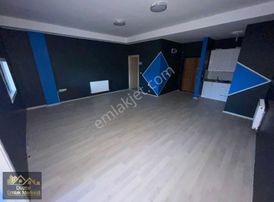 Cedidiye Mahallesi Nimet İş Merkezinde 90m2 Boş Satılık Ofis