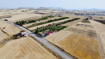 *peçenek Te Asfalt Üzeri Manzaralı 400 Metre Hisse Tapulu Bahçe*