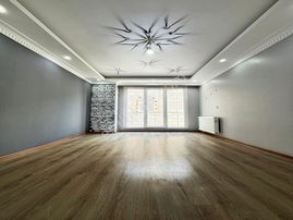 Esenyurt Üçevler Mahallesinde Minimal Dekorlu Geniş Arakat 2+1 Daire