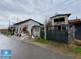 Eyüpsultan Işıklar Köyünde İçinde Ev Bulunan Satılık Tarla