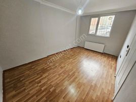 Fatih Emlaktan Çakmak Durağı Yakını Satılık 1+1 Krediye Uygun Bahçe Katı