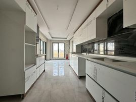 Pursaklar Mehmet Zengin Emlak'tan Otoparklı Çift Banyolu 1.kat 4+1 Lüks Sitede Daire