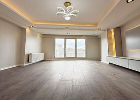 Esenyurt Bağlarçeşme Mahallesinde Minimal Dekorlu Arakat 2+1 Daire