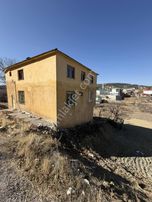 Mersin Erdemli Torosta Satılık 2600 M2 Arsa Ve 2 Katlı Ev