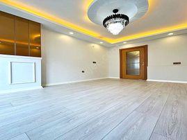 Esenyurt Güzelyurt Mahallesinde İçi Dekorlu Metrobüse Yakın Arakat 2+1 Daire