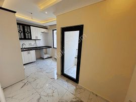 Adnan Menderes' De 3+1 Yeni Kiralık Daire Ara Kat