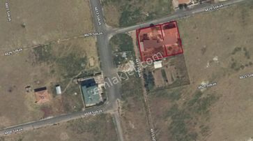 Satılık 2 Katlı Köşe Müstakil Ev Ve Arsa