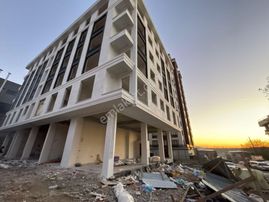 Kısa Katlı Bina 2+1 Sıfır Cadde Üzeri Satılık Daire