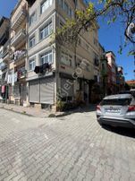 Kumkapı’da Dört Katlı Sarılık Bina