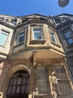 Kumkapı’da Dört Katlı Sarılık Bina