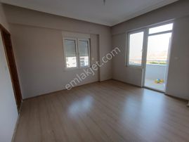 Kökce'den Kumluca Merkezde 3+1 Kilerli Ebeveyn Banyolu Manzaralı