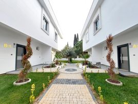 Venüs'den,güre'de Doğanın İçinde Geniş Bahçeli 5+1 Lüks Villa