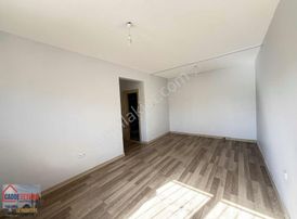 Cadde Seyrandan Kiralık 4+1 Yüksek Giriş