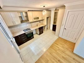 ꧁ay Emlak'tan꧂altınkum'da Denize 300 Mt Pazar Pazarında Müstakil Tadında Kombili Satılık 2+1 Daire