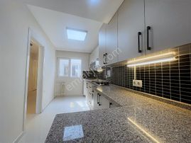 Akalından Göztepe Stadı Yakını Cadde Üzeri 140 M2 Satılık Daire