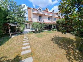 Polat Emlak'dan ..cadde Üzeri-3 Mutfak..kışbahçesi..şömineli..