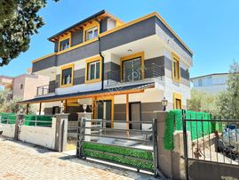 İzmir Seferihisar Doğanbey'de Plaja 650m Geniş Bahçeli Ferah Satılık 3+1 Villa